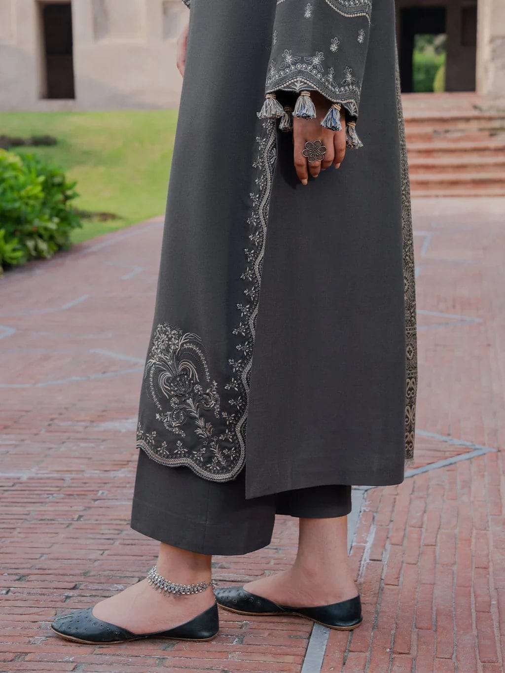 Lawn 3PC Embroidered Suit H-6144